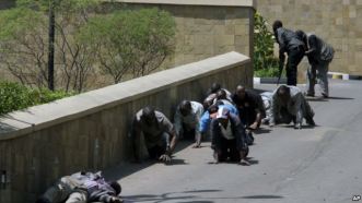 Al-Shebab của Somalia (có liên hệ với tổ chức khủng bố Al-Qaeda) đã tấn công và chiếm cứ khu thương mại Westgate ở thủ đô Nairobi 