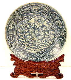 Đĩa gốm thời nhà Minh trên tàu bị đắm gần Ternate, Moluccas, đông Indonesia 