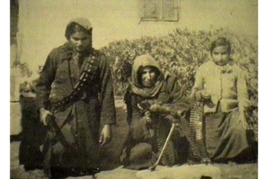 … và thành phần nông dân thì cầm súng