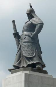 Tượng Yi Sun-shin ở Seoul, Hàn Quốc.