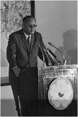 Tướng Dương Văn Minh nhậm chức tổng thống, Sài Gòn, 28 tháng Tư 1975