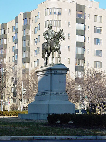 Tượng tướng Scott tại bùng binh Scott ở thủ đô Washington