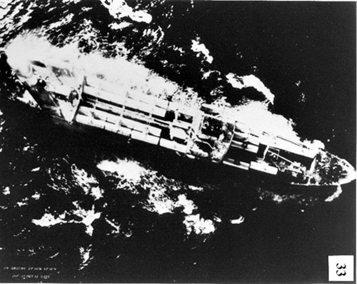 Tàu Grozny vượt qua đường cách ly nhưng dừng lại khi thấy tàu chiến Mỹ quay nòng pháo hướng về nó ngày 27/10/1962