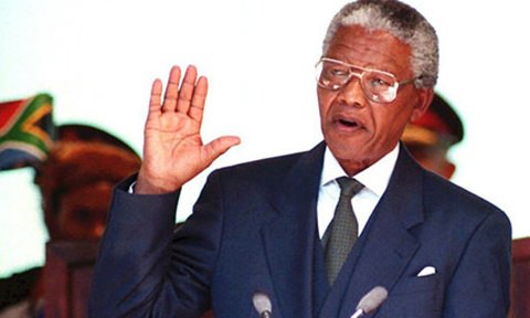 Ông Mandela nhậm chức Tổng thống Nam Phi năm 1994.
