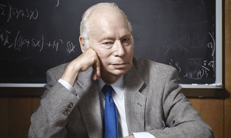 Giáo sư Steven Weinberg là nhà vật lí lí thuyết,giải Nobel vật lí năm 1979. Ông được bầu vào Viện Hàn lâm Quốc gia Hoa Kỳ về Khoa học và Hội Hoàng gia Anh, Hội Triết học Hoa Kỳ, Viện Hàn lâm Hoa kỳ về Khoa học và Nghệ thuật.