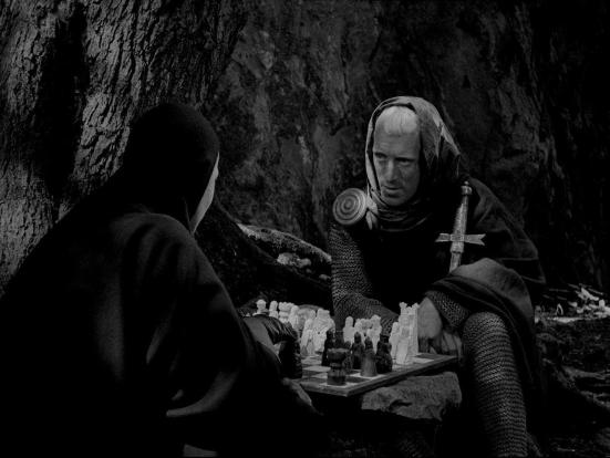 Một cảnh trong phim "The Seventh Seal" của Ingmar Bergman: Antonius Block chơi cờ với Thần Chết. “Khỏi phải nói, chàng không thể thắng được trong trò chơi – không ai có thể thắng cả - nhưng chiến thắng không phải là mục đích."