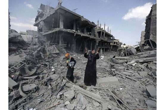 Người Palestine than khóc trước đống đổ nát sau những cuộc tấn công tên lửa của Israel