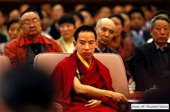Gyaincain Norbu khi đã lớn và đã sẵn sàng cho các nhiệm vụ Bắc Kinh trao