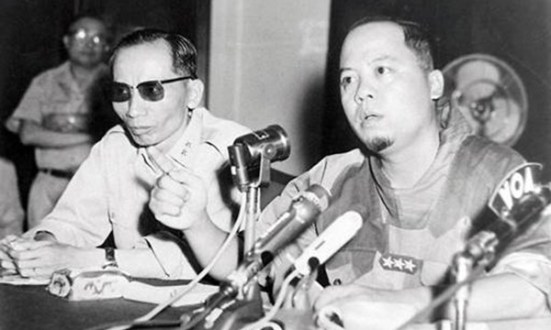 Trung tướng Nguyễn Khánh họp báo sau cuộc chỉnh lý ngày 30.1.1964