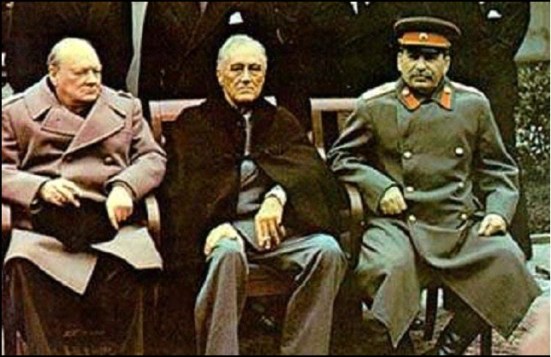 Tấm ảnh nổi tiếng: Stalin cùng thủ tướng Anh Winston Churchill và tổng thống Hoa Kỳ Franklin D. Roosevelt tại Hội nghị Yalta - Vai trò của Stalin trong Thế chiến thứ Hai cần phải được đánh giá lại!