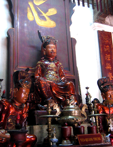 Tượng Quang Trung tại chùa Bộc, Đống Đa, Hà Nội.