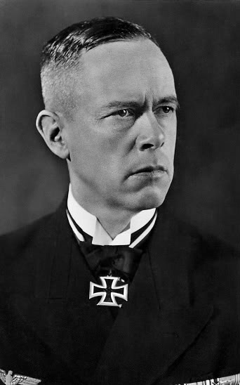 Ảnh Đô đốc Günther Lütjens (1889-> 1941) tư lệnh hạm đội Đức, người trực tiếp chỉ huy chiến dịch đánh phá tầu hàng của Đồng minh trên chiếc Bismarck, các quyết định của ông trong trận này dù đúng, dù sai ông vẫn nhận được nhiều sự kính phục và chân trọng thậm chí là từ đối phương