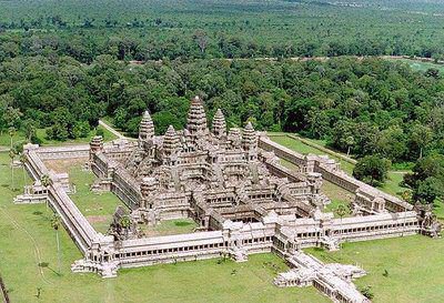 Angkor Wat chụp từ máy bay. (Shyam Tnj)