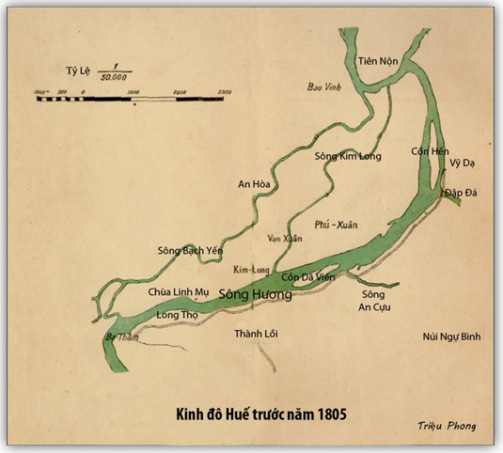 Huế trước năm 1805, sông Hương có hai sông nhánh là Bạch Yến và Kim Long, mảnh đất giữa sông Kim Long với sông Hương gọi là Vương Đảo nơi các chúa Nguyễn đặt kinh đô, cũng là nơi mà thành Huế sau này được dựng lên, nhưng có thể lệch đi chút ít. (Hình bổ túc thêm nhiều chi tiết của Triệu Phong)