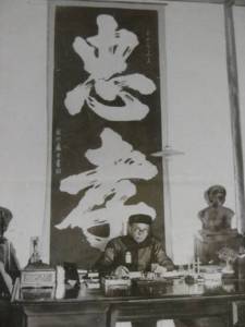 Di ảnh của ông treo tại chùa Vạn Phước.