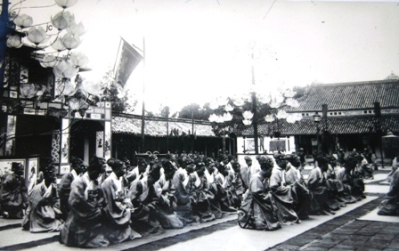 phong kien.jpg