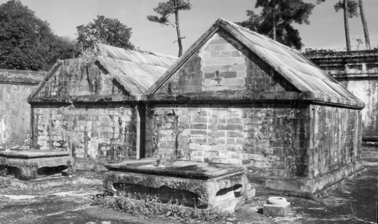 mo-vua-gia-long-va-thua-thien-cao-hoang-hau