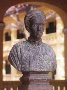 petrusky-statue.jpg
