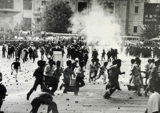 17082015_seouldemocracy_koreaheerald