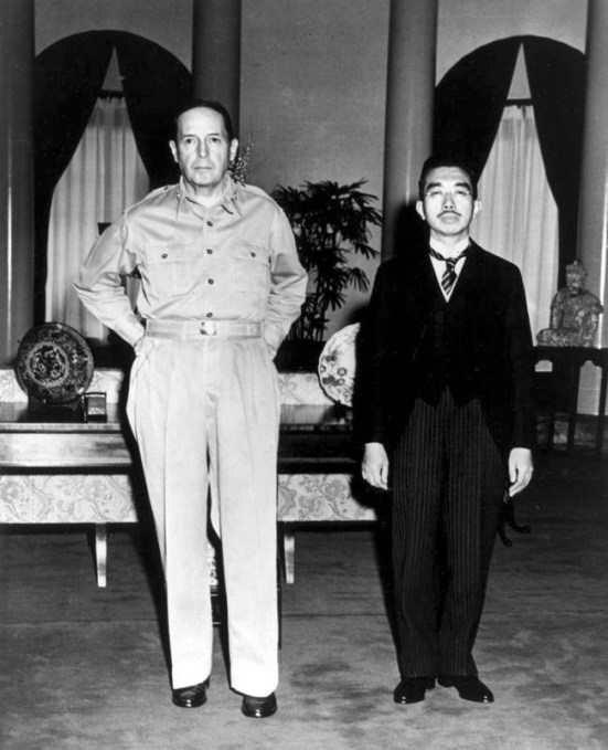 Macarthur_hirohito