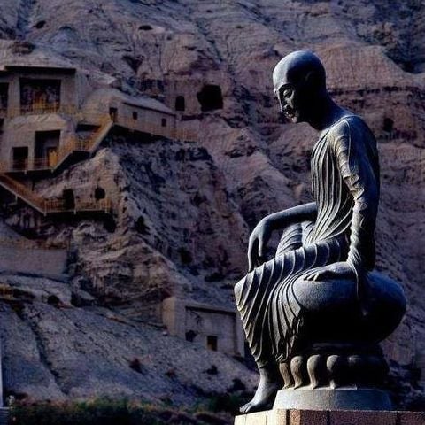 Tượng Cưu Ma La Thập ở Tân Cương