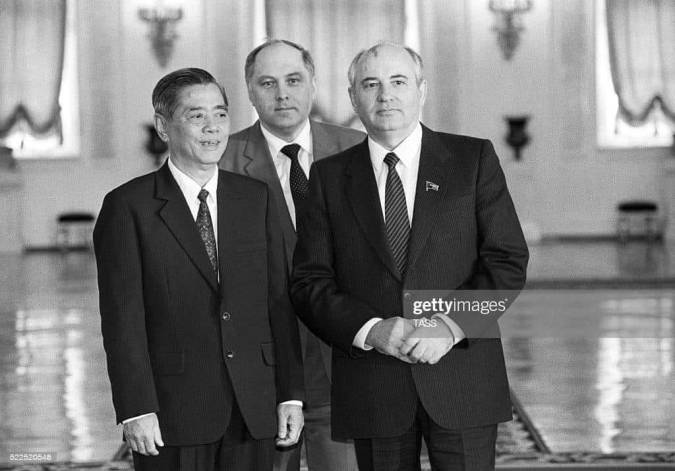 Nguyễn Văn Linh Mikhail Gorbachev  8/10/1989.